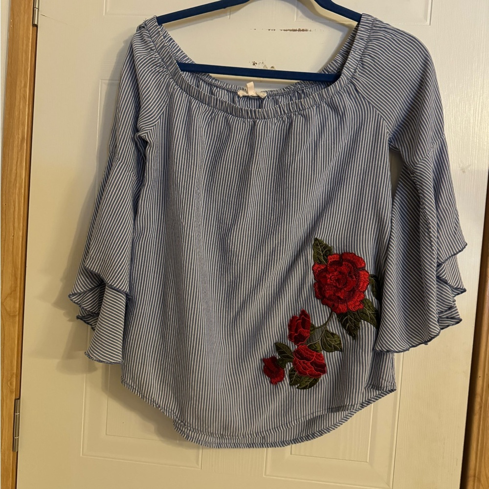 Oddly Sz S Off Shoulder Top VGUC😊😊